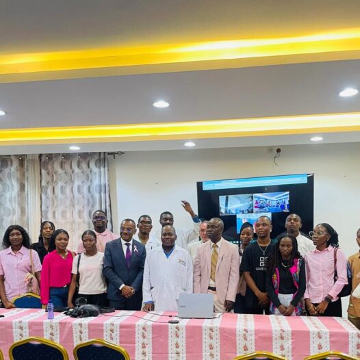 Séance de travail entre l’UCC, le Centre National de Lutte contre le Cancer et l’Hôpital Saint Joseph